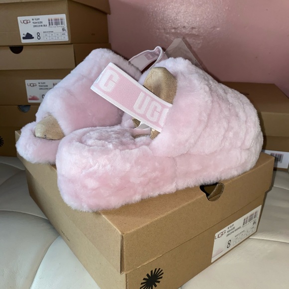 Light Pink FluffYeah Ugg Slides w/free pink mask - Picture 3 of 12